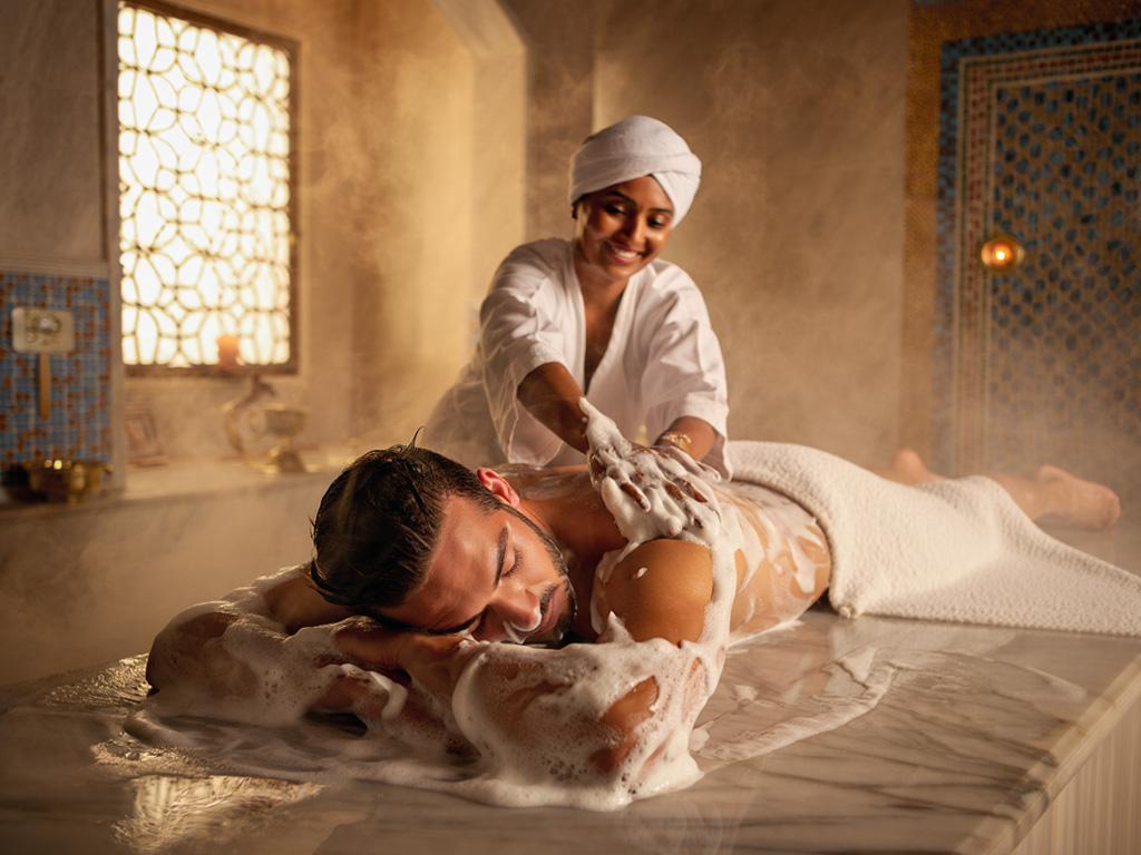 Hammam ritueel met warme stoom en traditionele zepen